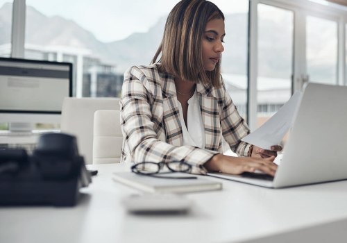 Choosing Between E-filing and Paper Filing for Your Tax Returns